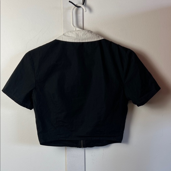 Dangerfield Black Cropped Team Peach Top with White Embroidered Collar - Picture 9 of 10